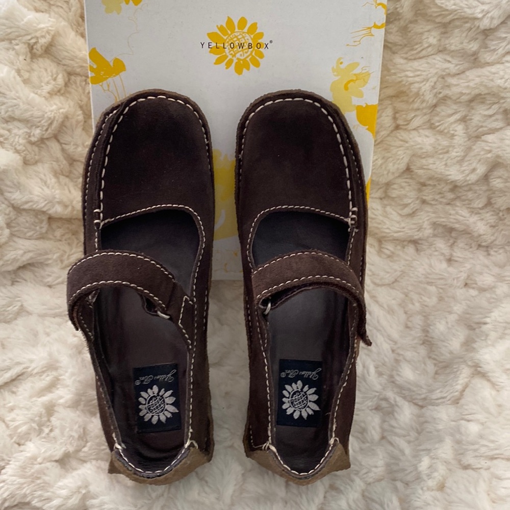 EUC Yellow Box brown shoes 8